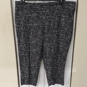 Black and White Women's Capris